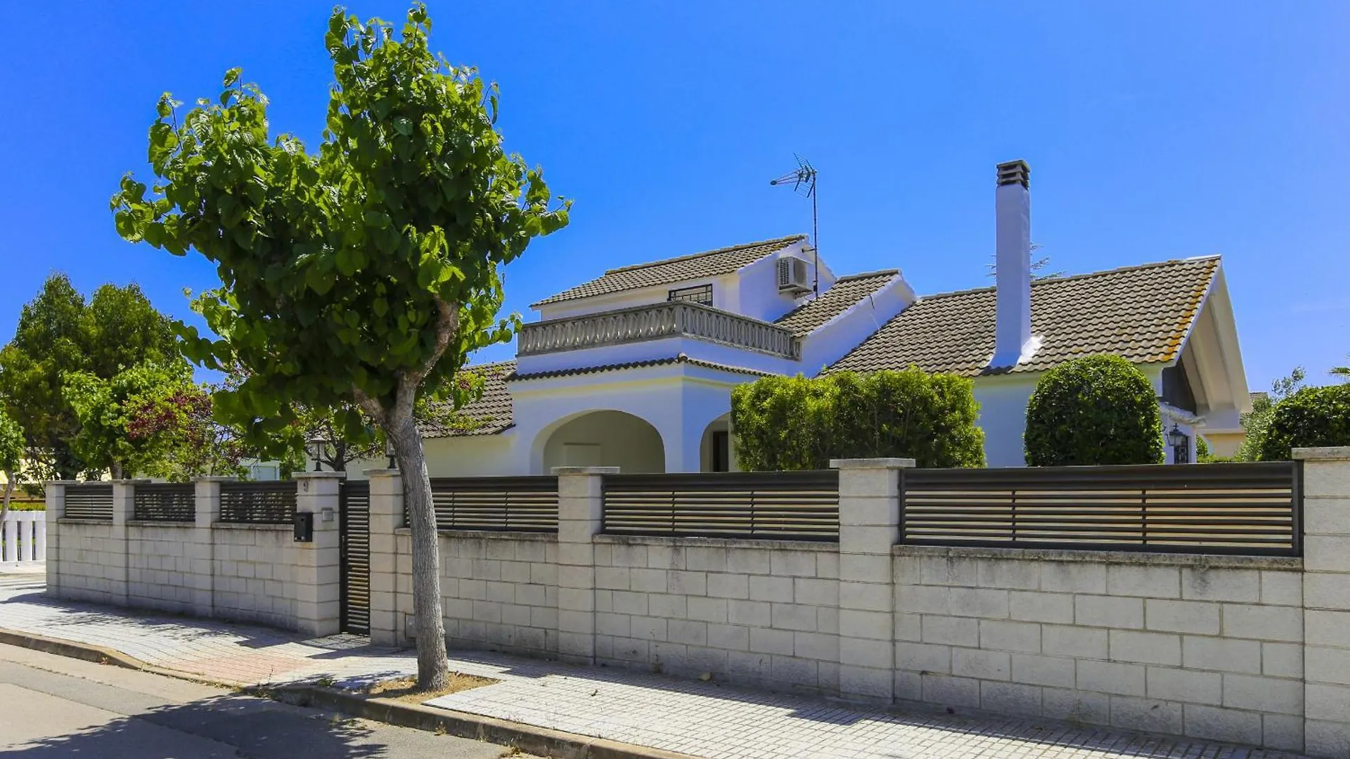 Adelfa Villa Planetcostadorada Salou Spain